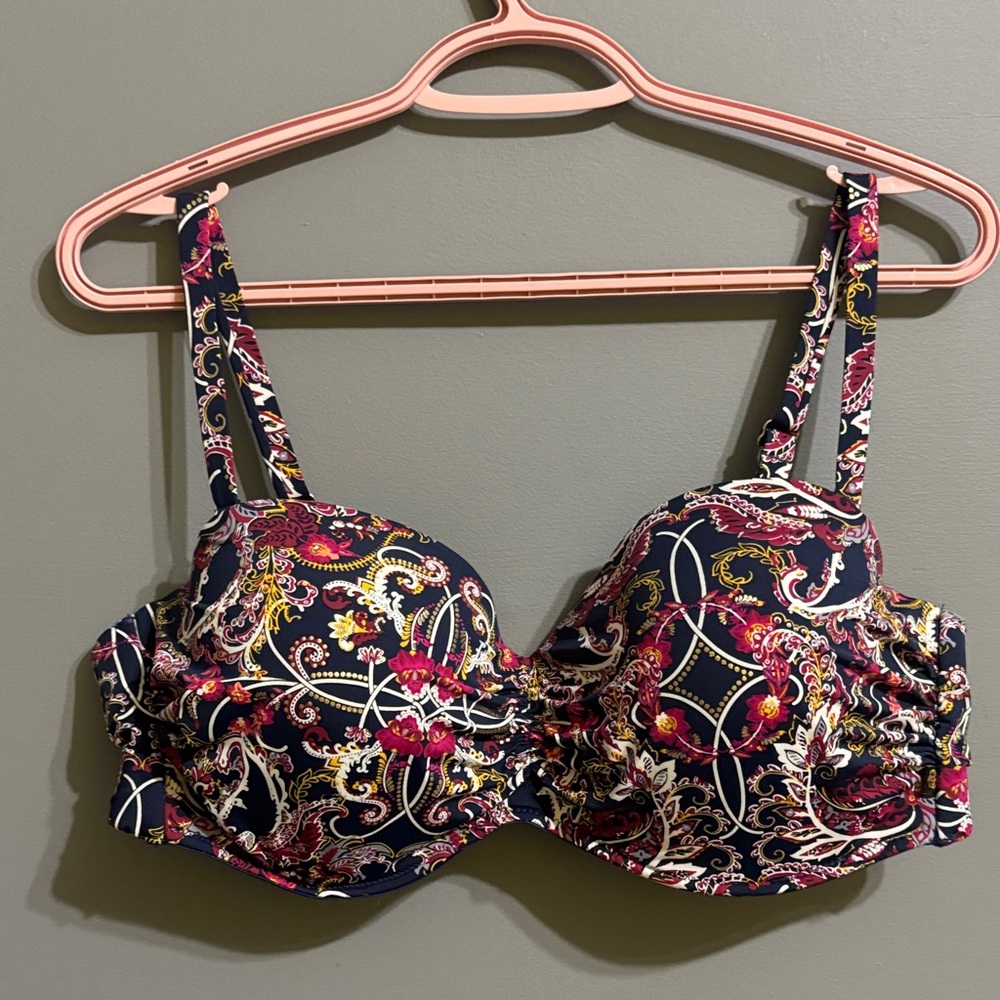 La Vie En Rose Navy and Red Floral Bikini Top